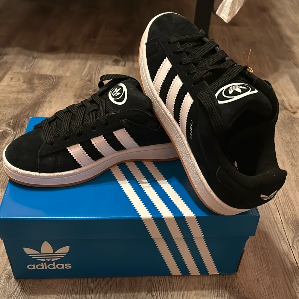 Boys Adidas Campus 200s black and white.